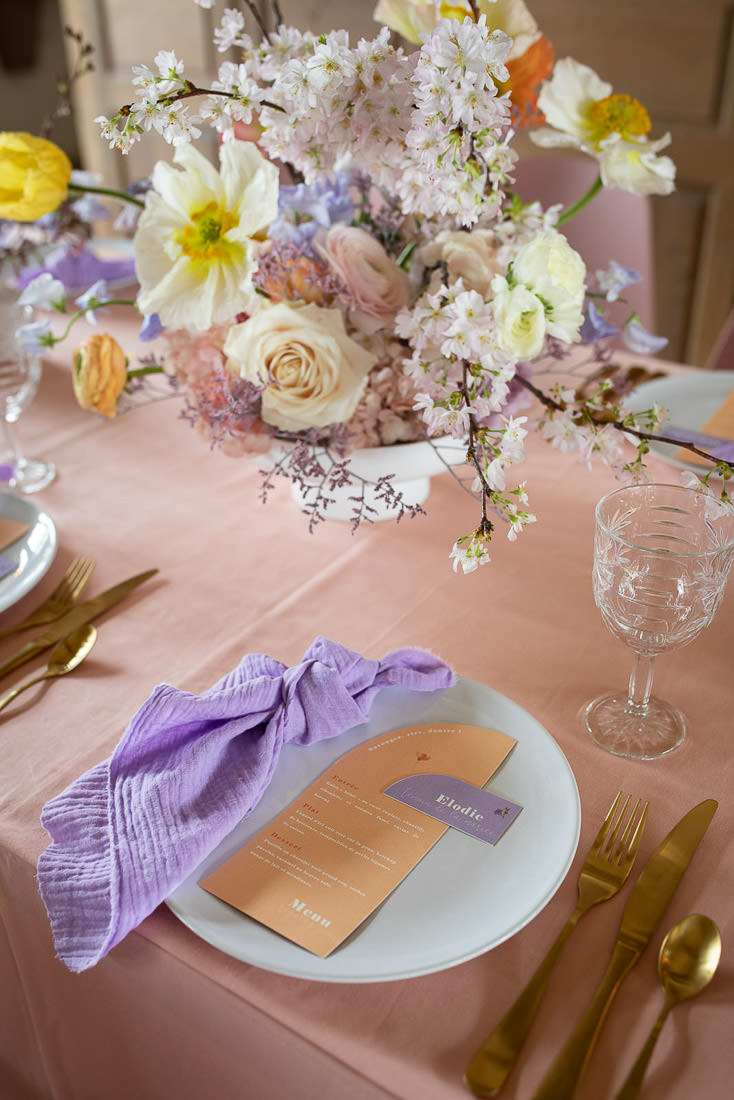 decoration de table inspiration pour mariage printanier romantique coloré